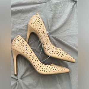 Report Fenestrated pointy toe heels pumps